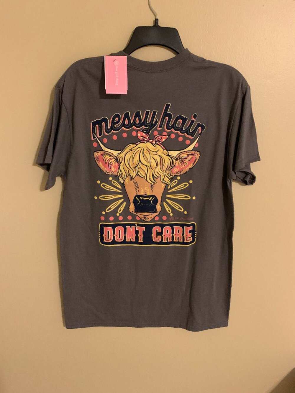 ITSA GIRL THING TEE SHIRT  SIZE-MED.  NWT
